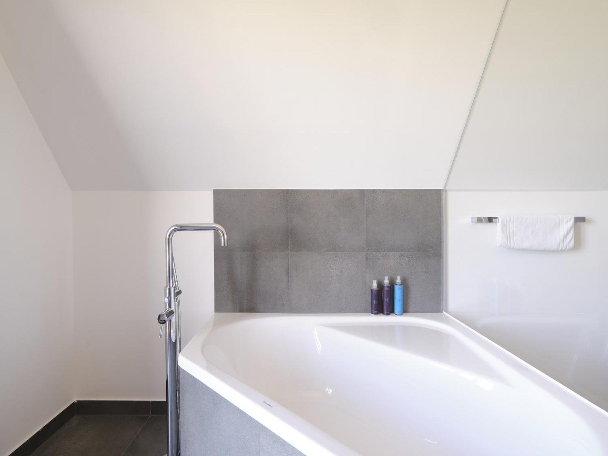 Reetland Am Meer - Luxusplus Reetdachvilla Mit 4 Schlafzimmern, Aussensauna, Loungebereich Und Kamin G07 德兰斯克 外观 照片